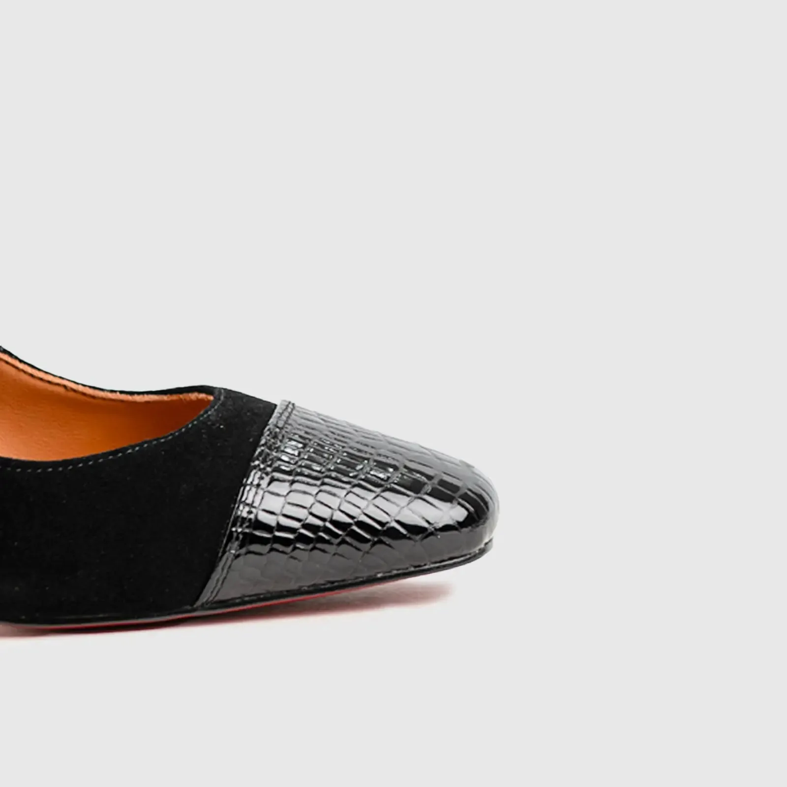 Leather Block Heel Court Black Lar014