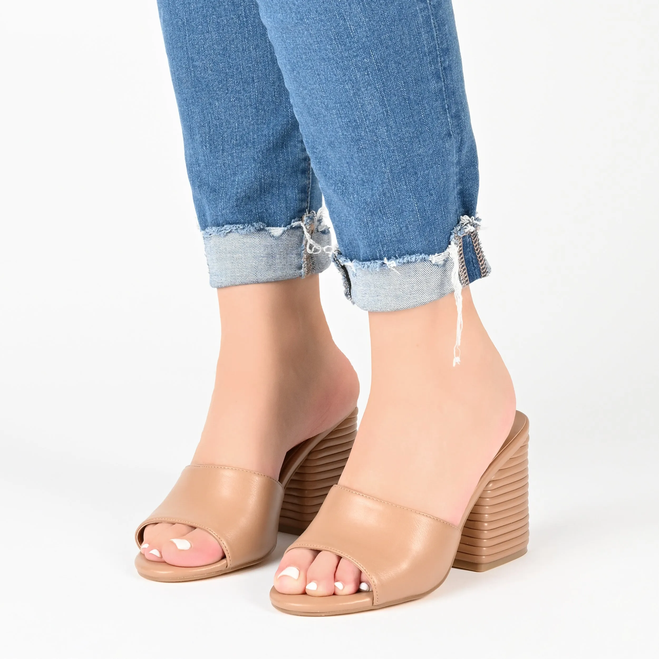 LESLEE MULE HEELS IN FAUX LEATHER